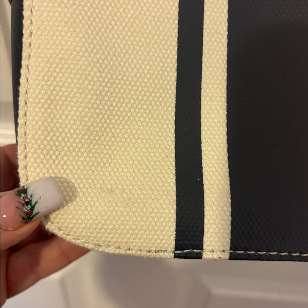 Sleek Stylish LAUREN RALPH LAUREN Hayes Medium Leather Crossbody Navy Blue - Picture 12 of 14